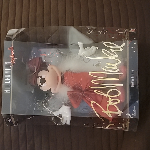 AUTHENTIC MINNIE MOUSE IN ORIGINAL CARTON - Picture 1 of 1